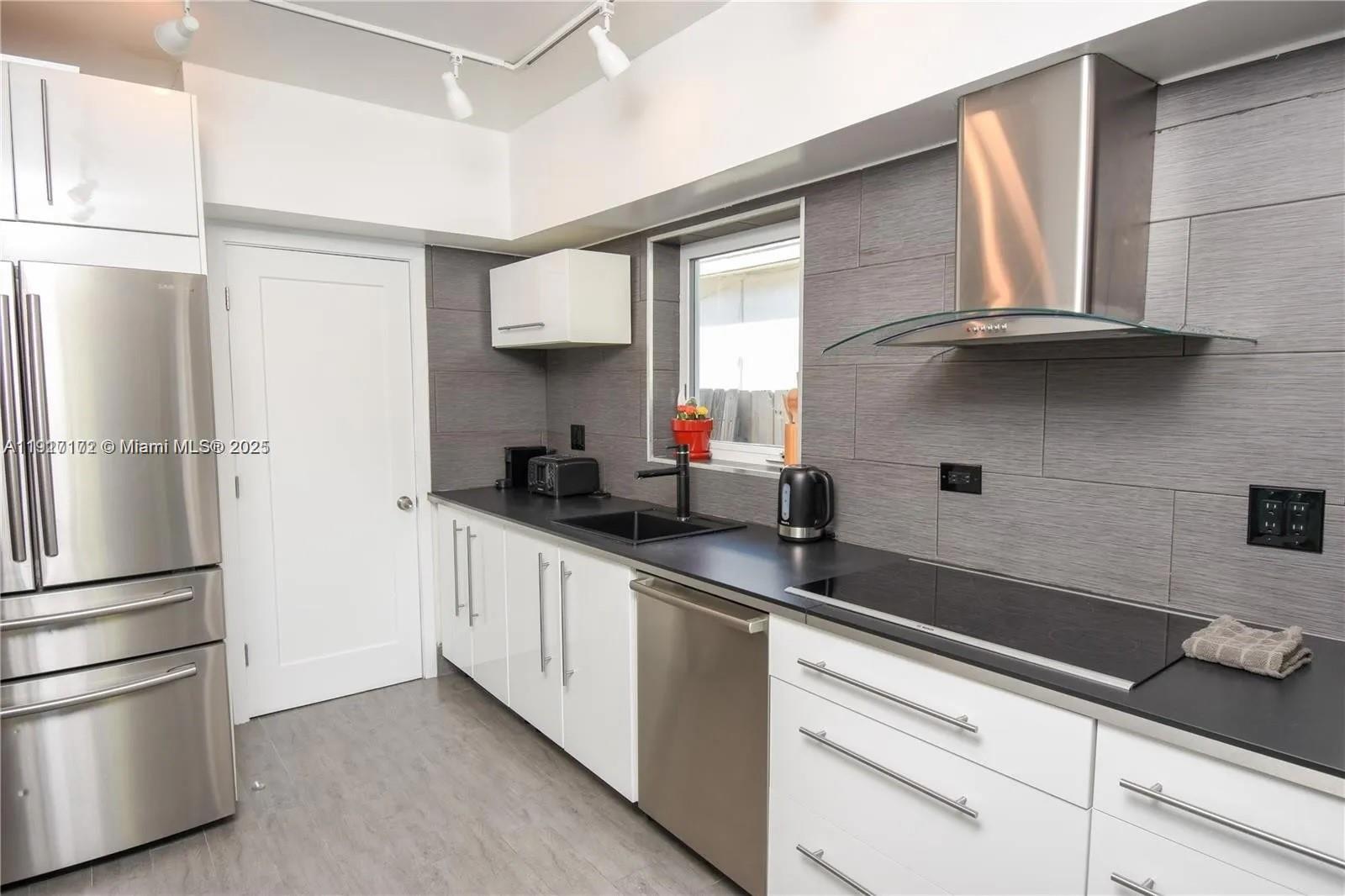 641 86th Street Miami Beach, FL 33141 - Photo 21 of 49