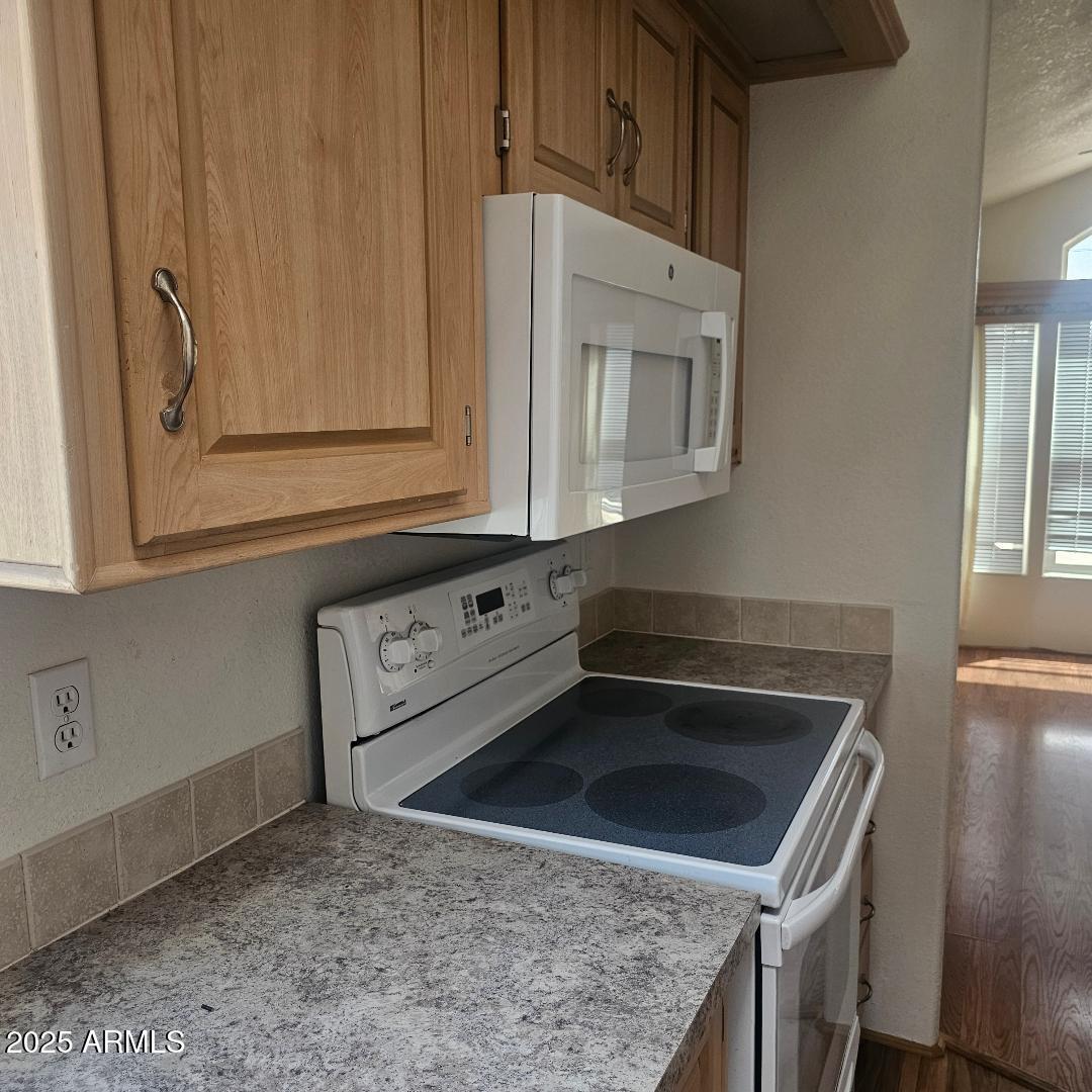 21288 Granite Ridge Road Congress, AZ 85332 - Photo 9 of 27 12