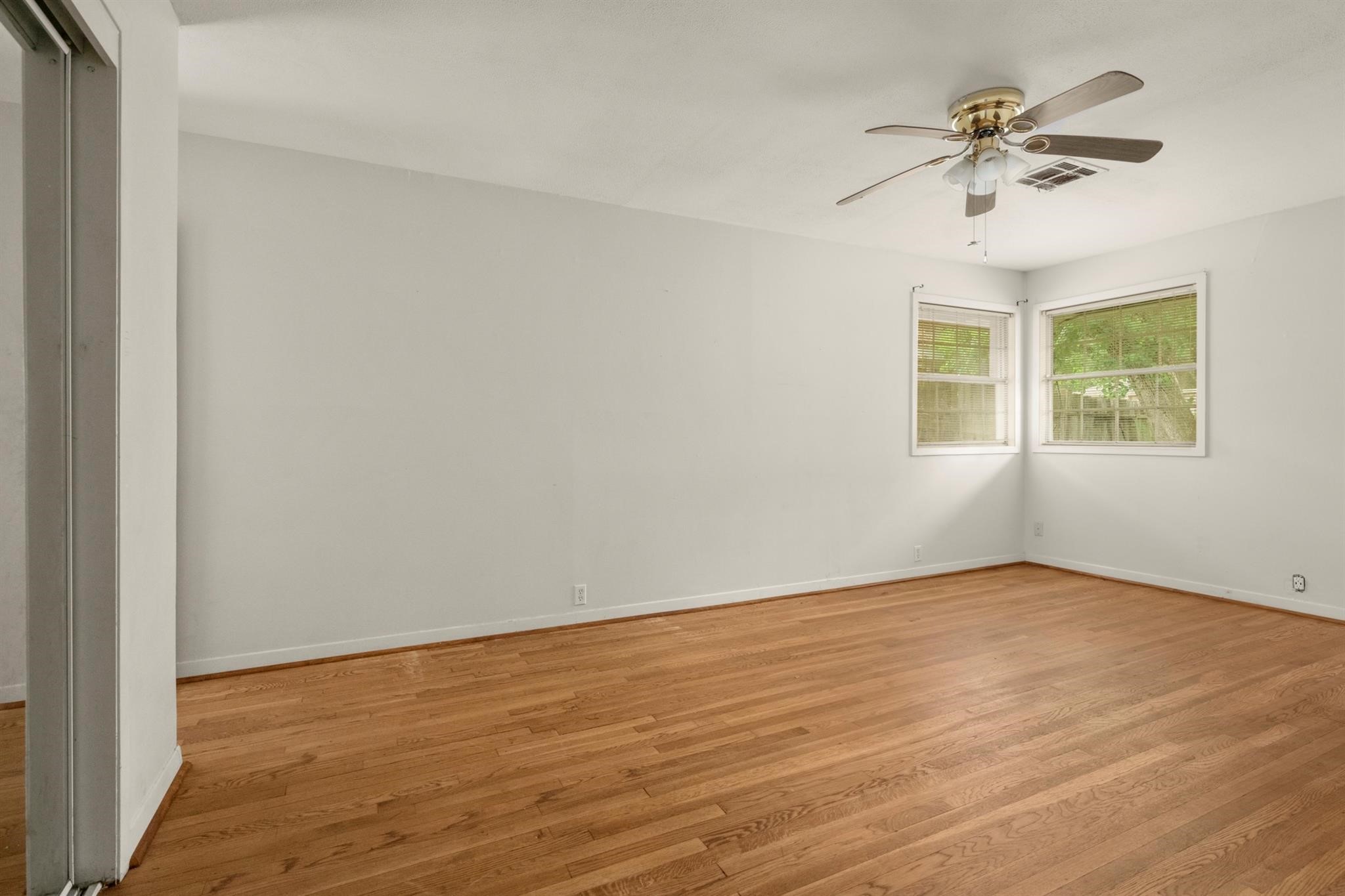 6147 Ariel Street Houston, TX 77074 - Photo 13 of 25