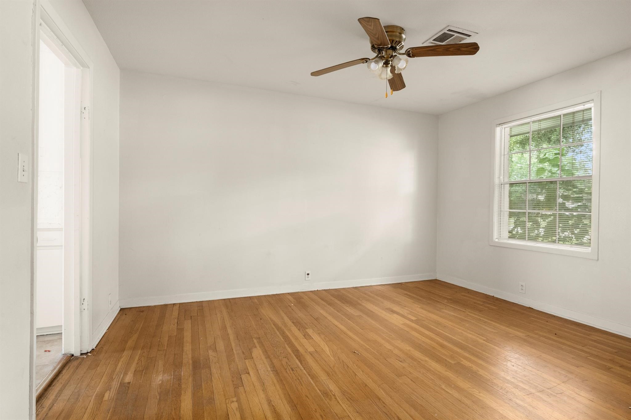 6147 Ariel Street Houston, TX 77074 - Photo 6 of 25