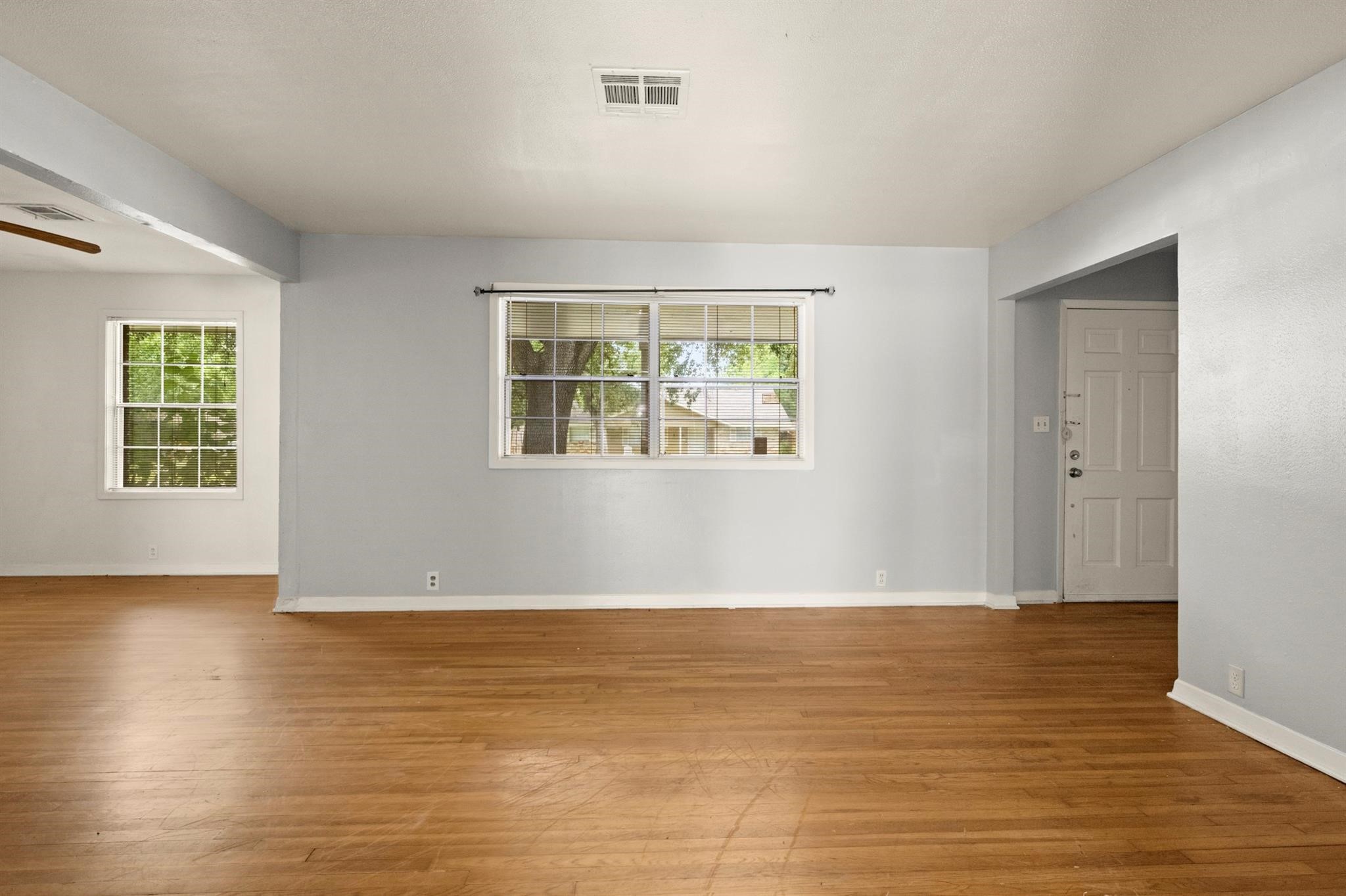 6147 Ariel Street Houston, TX 77074 - Photo 8 of 25