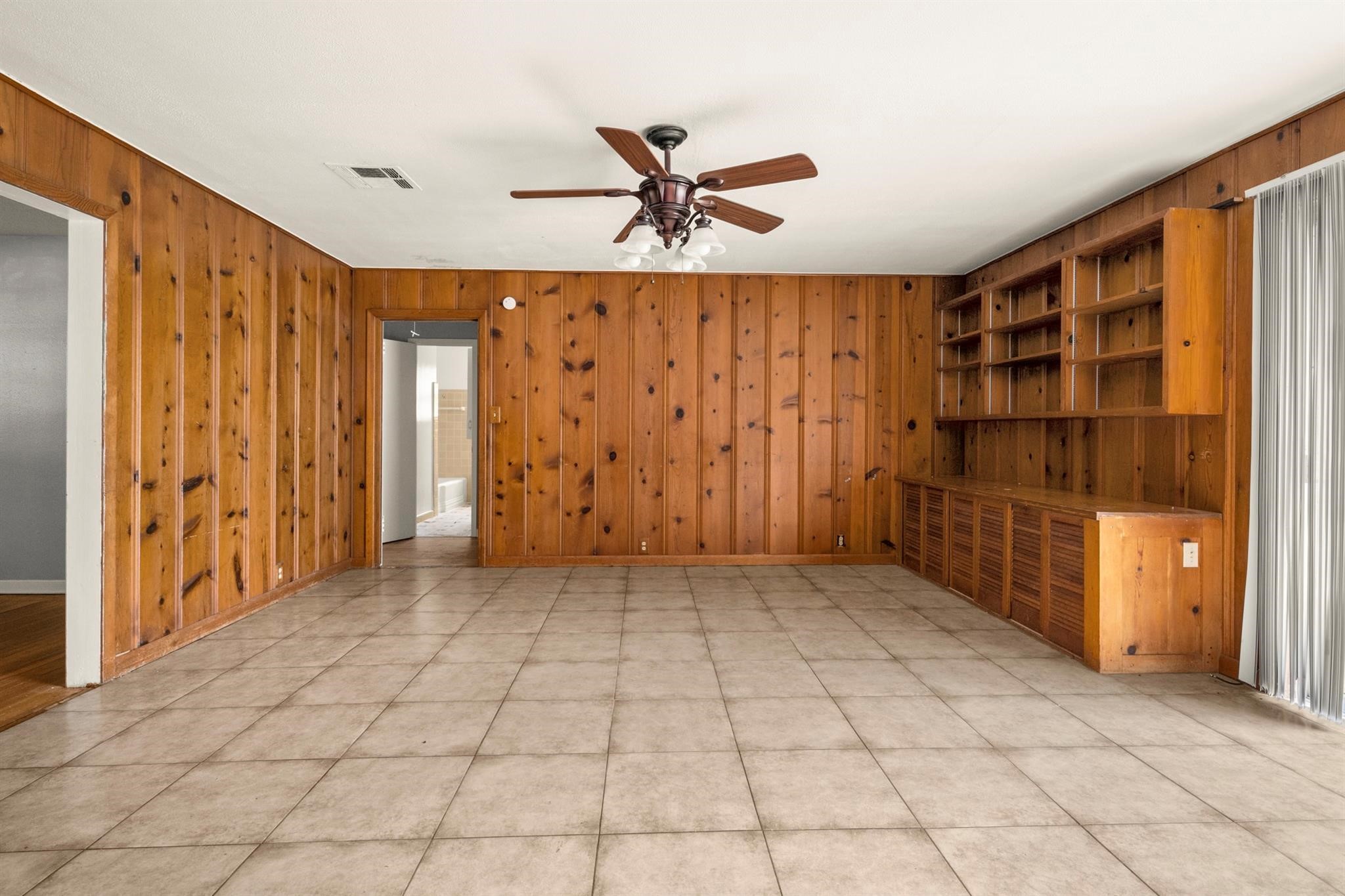 6147 Ariel Street Houston, TX 77074 - Photo 9 of 25