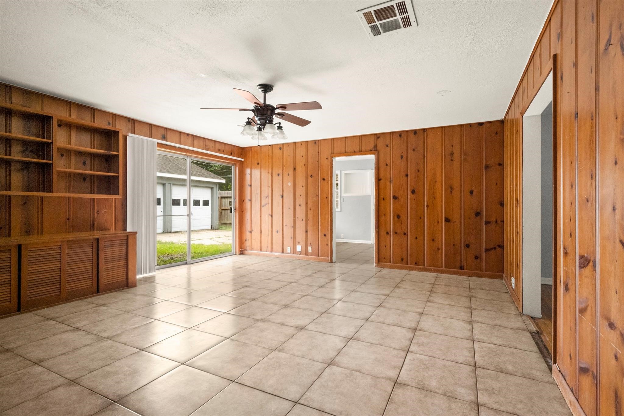 6147 Ariel Street Houston, TX 77074 - Photo 10 of 25