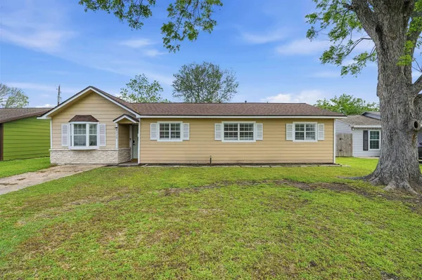 $209,900 | 2117 Estate Drive, Deer Park, TX 77536