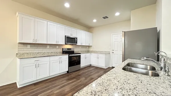 $1,845 | 11346 Long Rider, San Antonio, TX 78254