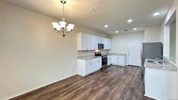 $1,895 | 11346 Long Rider, San Antonio, TX 78254