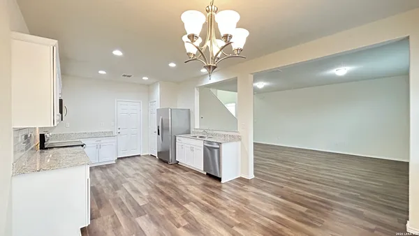 $1,895 | 11346 Long Rider, San Antonio, TX 78254