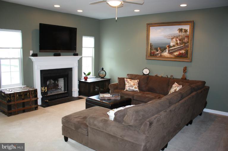 402 Longdraft Road Gaithersburg, MD 20878 - Photo 13 of 29 Family Room