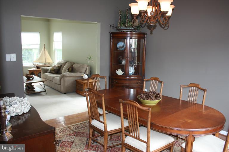 402 Longdraft Road Gaithersburg, MD 20878 - Photo 16 of 29 Dining Room