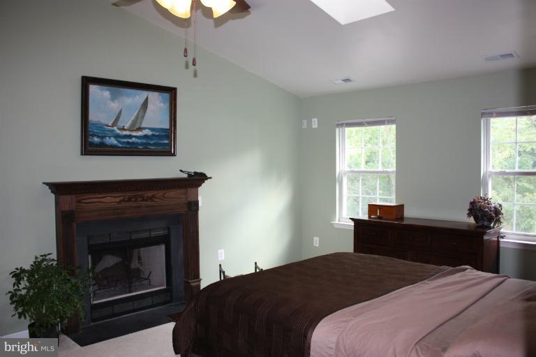 402 Longdraft Road Gaithersburg, MD 20878 - Photo 20 of 29 Bedroom (Master)