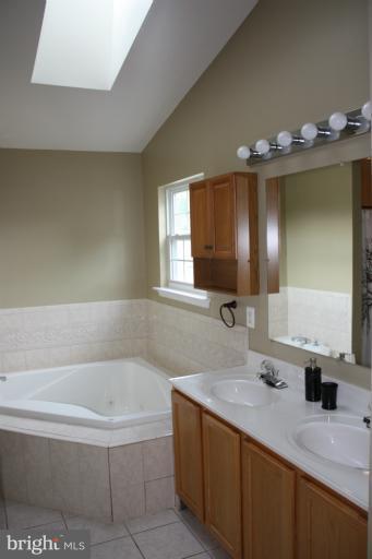 402 Longdraft Road Gaithersburg, MD 20878 - Photo 21 of 29 Bath (Master)