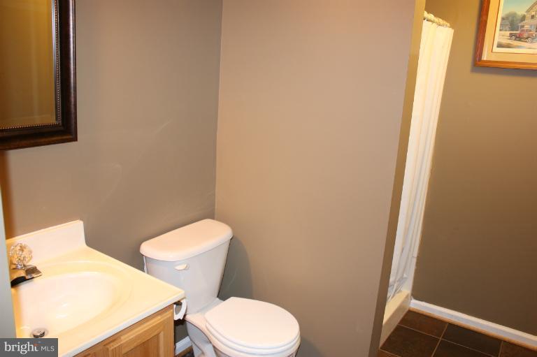 402 Longdraft Road Gaithersburg, MD 20878 - Photo 27 of 29 Bath