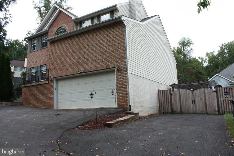 402 Longdraft Road Gaithersburg, MD 20878 - Photo 7 of 29 Exterior (Front)