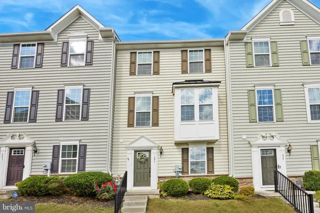 $2,750 | 641 Washington Square, Spring City, PA 19475