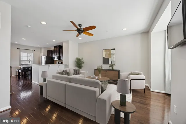 $2,750 | 641 Washington Square, Spring City, PA 19475