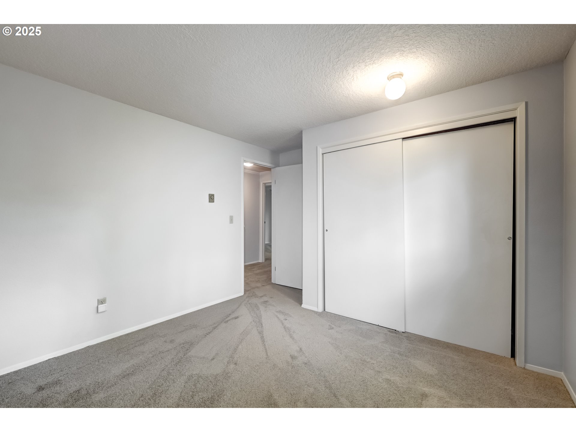 5557 Southwest Multnomah Boulevard Portland, OR 97219 - Photo 20 of 29 a view of an empty room