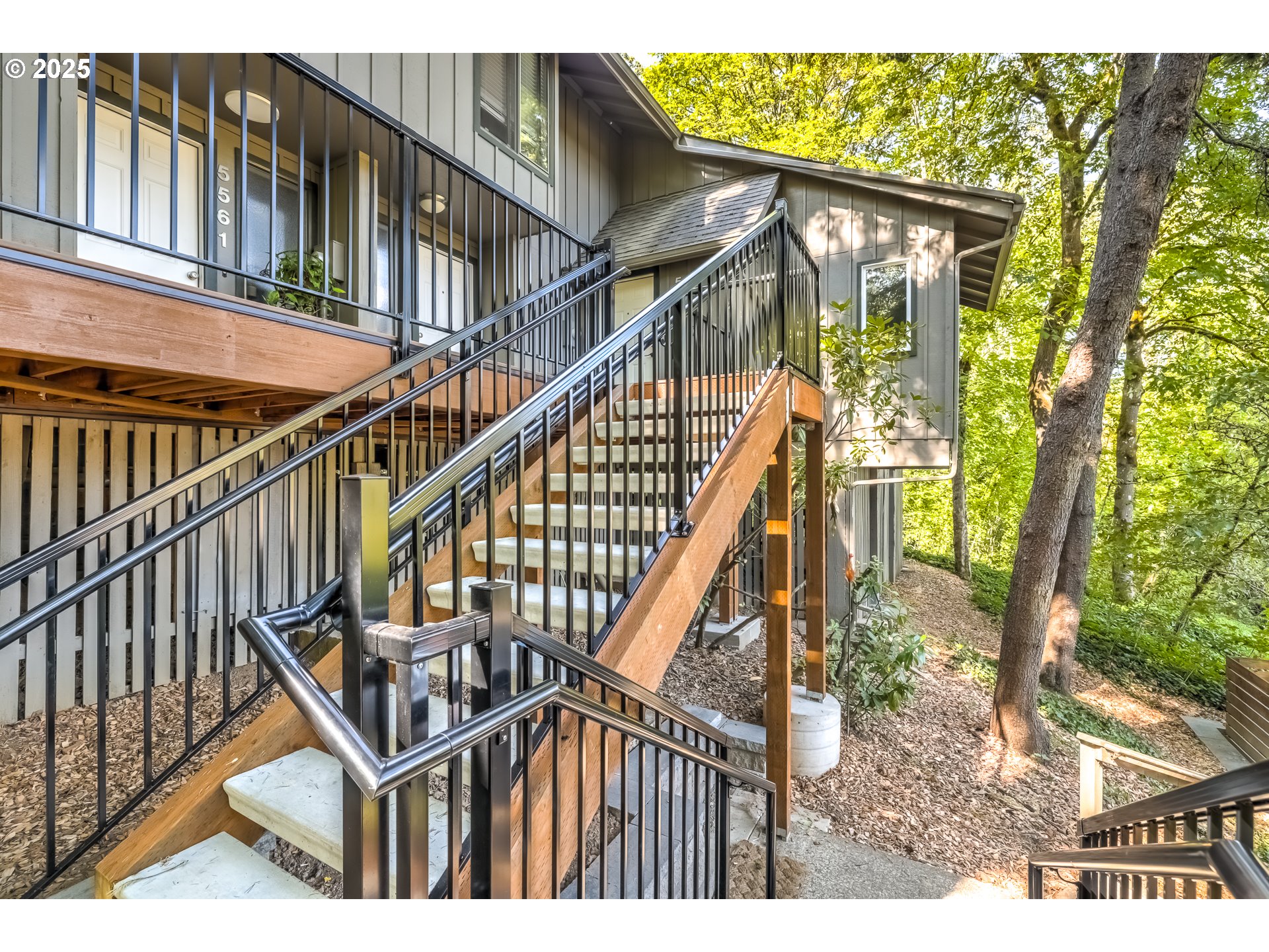5557 Southwest Multnomah Boulevard Portland, OR 97219 - Photo 2 of 29 a view of entryway
