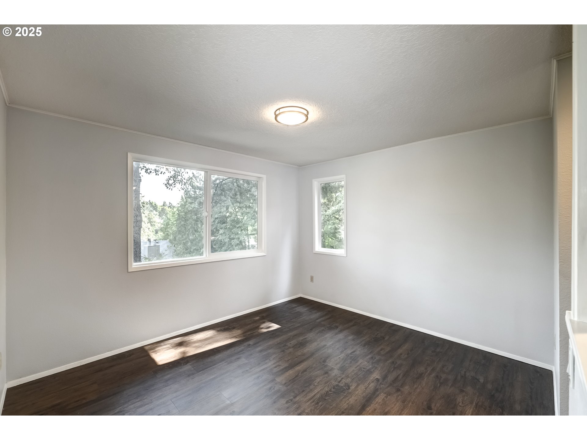 5557 Southwest Multnomah Boulevard Portland, OR 97219 - Photo 8 of 29 a view of an empty room with a window