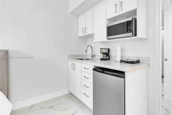 $7,000 | 17375 Collins Avenue, Unit 1703, Sunny Isles Beach, FL 33160