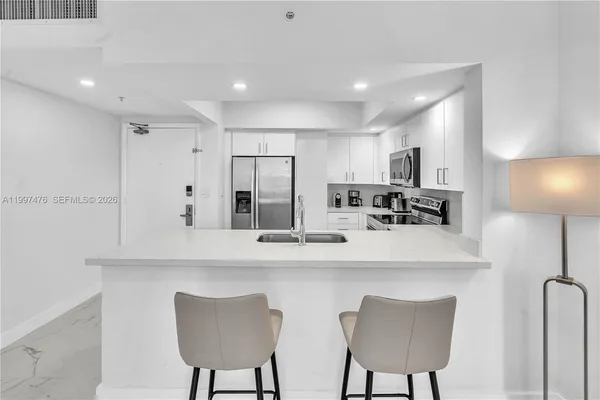 $7,000 | 17375 Collins Avenue, Unit 1703, Sunny Isles Beach, FL 33160