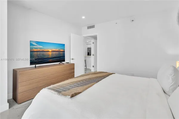 $7,000 | 17375 Collins Avenue, Unit 1703, Sunny Isles Beach, FL 33160