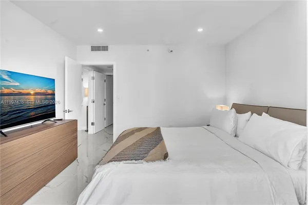 $7,000 | 17375 Collins Avenue, Unit 1703, Sunny Isles Beach, FL 33160