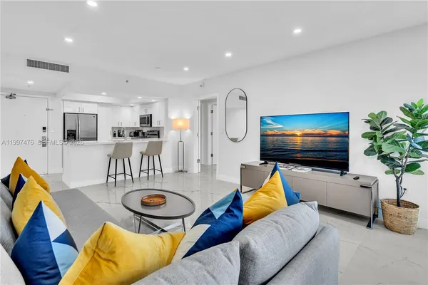 $7,000 | 17375 Collins Avenue, Unit 1703, Sunny Isles Beach, FL 33160