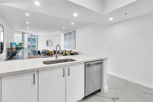 $7,000 | 17375 Collins Avenue, Unit 1703, Sunny Isles Beach, FL 33160