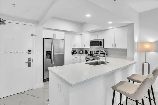 $7,000 | 17375 Collins Avenue, Unit 1703, Sunny Isles Beach, FL 33160