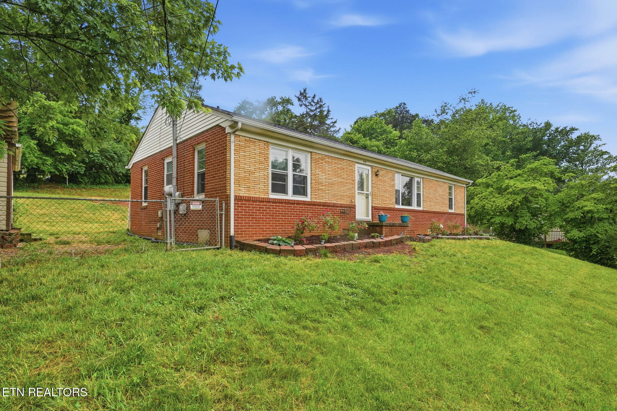 415 Parker Road Morristown, TN 37813 - Photo 2 of 20 12-web-or-mls-415 Parker Road-2