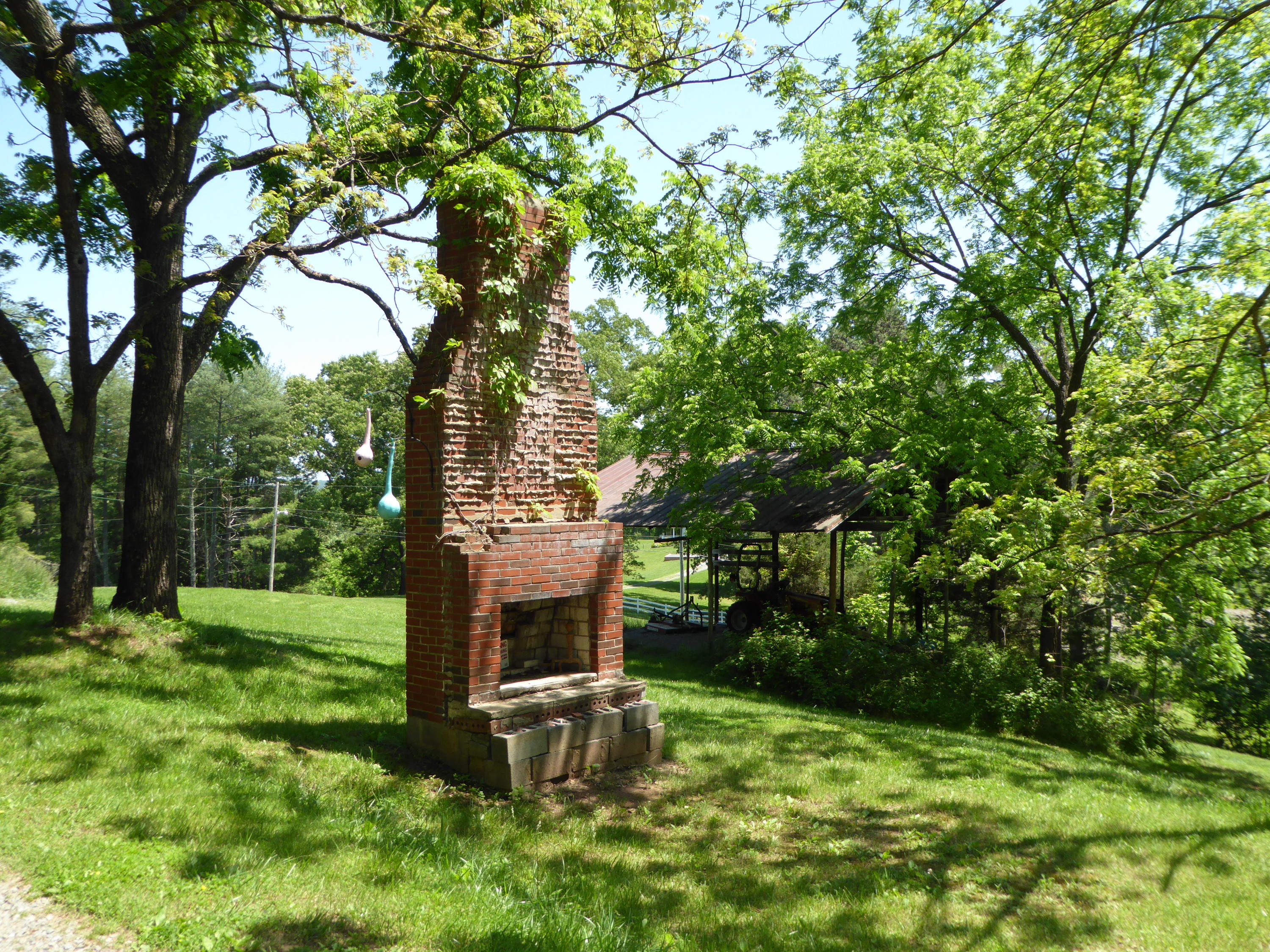 7740 Edwardsville Road Hardy, VA 24101 - Photo 90 of 92 a backyard of a house with table and chairs