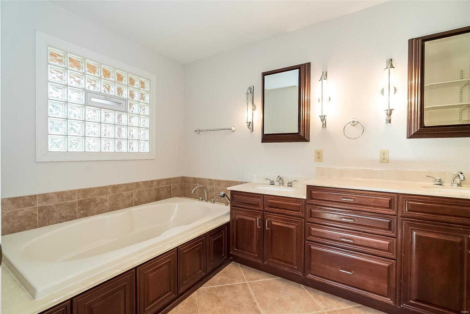 14 Ridge Crest Drive Chesterfield, MO 63017 - Photo 33 of 63 Gallery Image 33