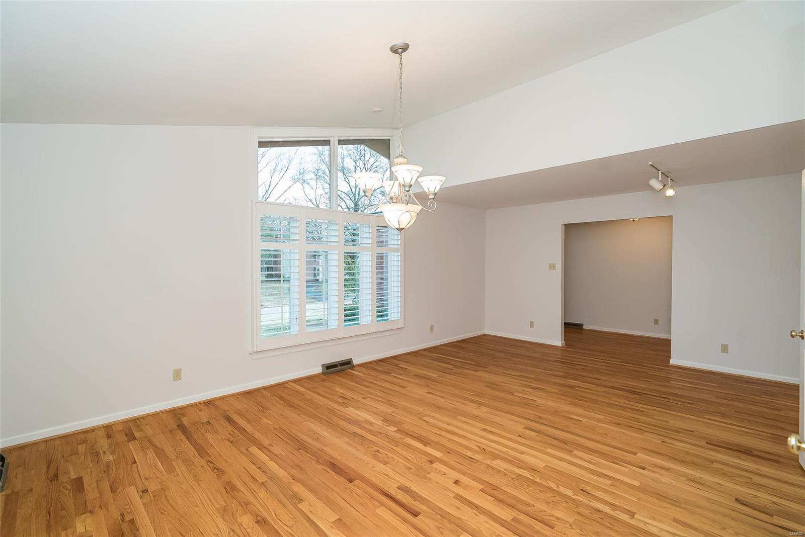 14 Ridge Crest Drive Chesterfield, MO 63017 - Photo 7 of 63 Gallery Image 7