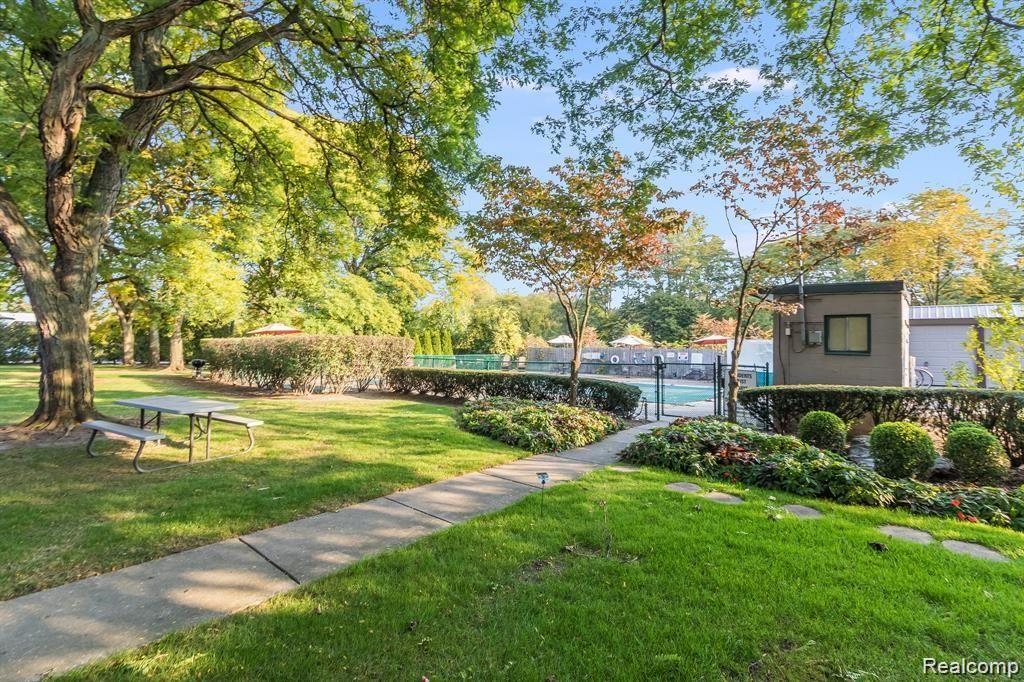 946 Adams Road, Unit 8 Birmingham, MI 48009 - Photo 18 of 25 GetMedia (16).jpg