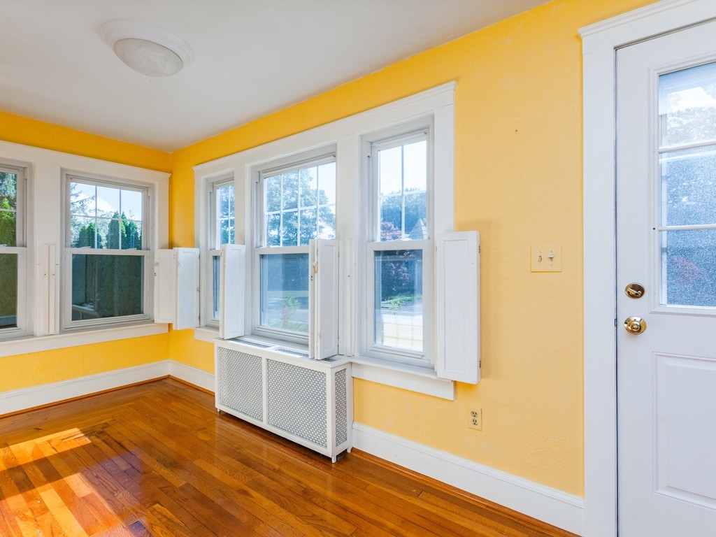 180 Stafford Road Tiverton, RI 02878 - Photo 2 of 27 Gallery Image 2