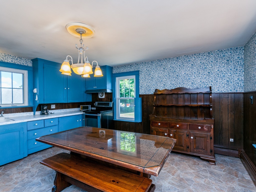 180 Stafford Road Tiverton, RI 02878 - Photo 4 of 27 Gallery Image 4