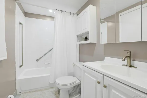 $892,800 | 200 Bardonia Road, Bardonia, NY 10954