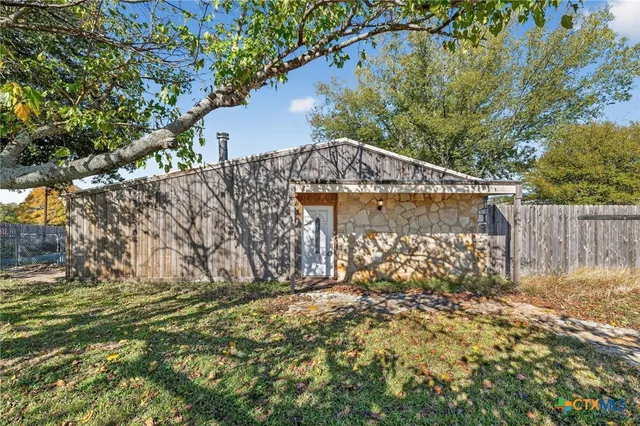 $239,000 | 205 Lakewood Drive, Gatesville, TX 76528