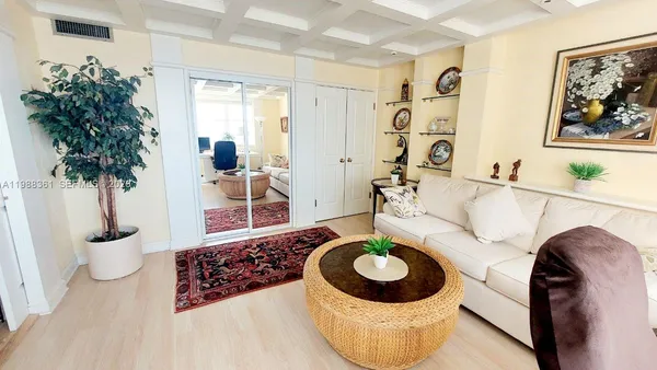 $3,950 | 1800 Northeast 114th Street, Unit 705, Miami, FL 33181
