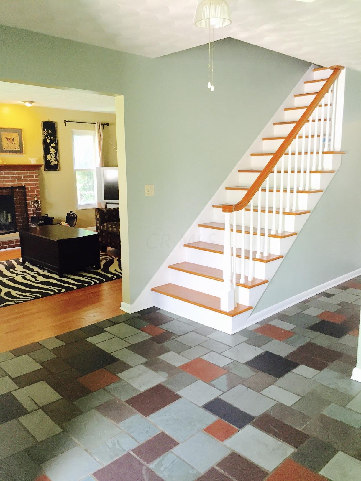 5552 Redwood Road Columbus, OH 43229 - Photo 3 of 34 Gallery Image 3