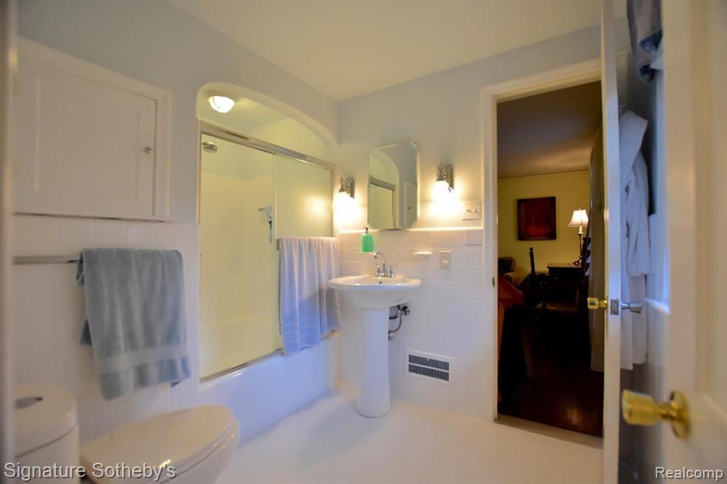 275 Hamilton Road Bloomfield Hills, MI 48301 - Photo 29 of 47