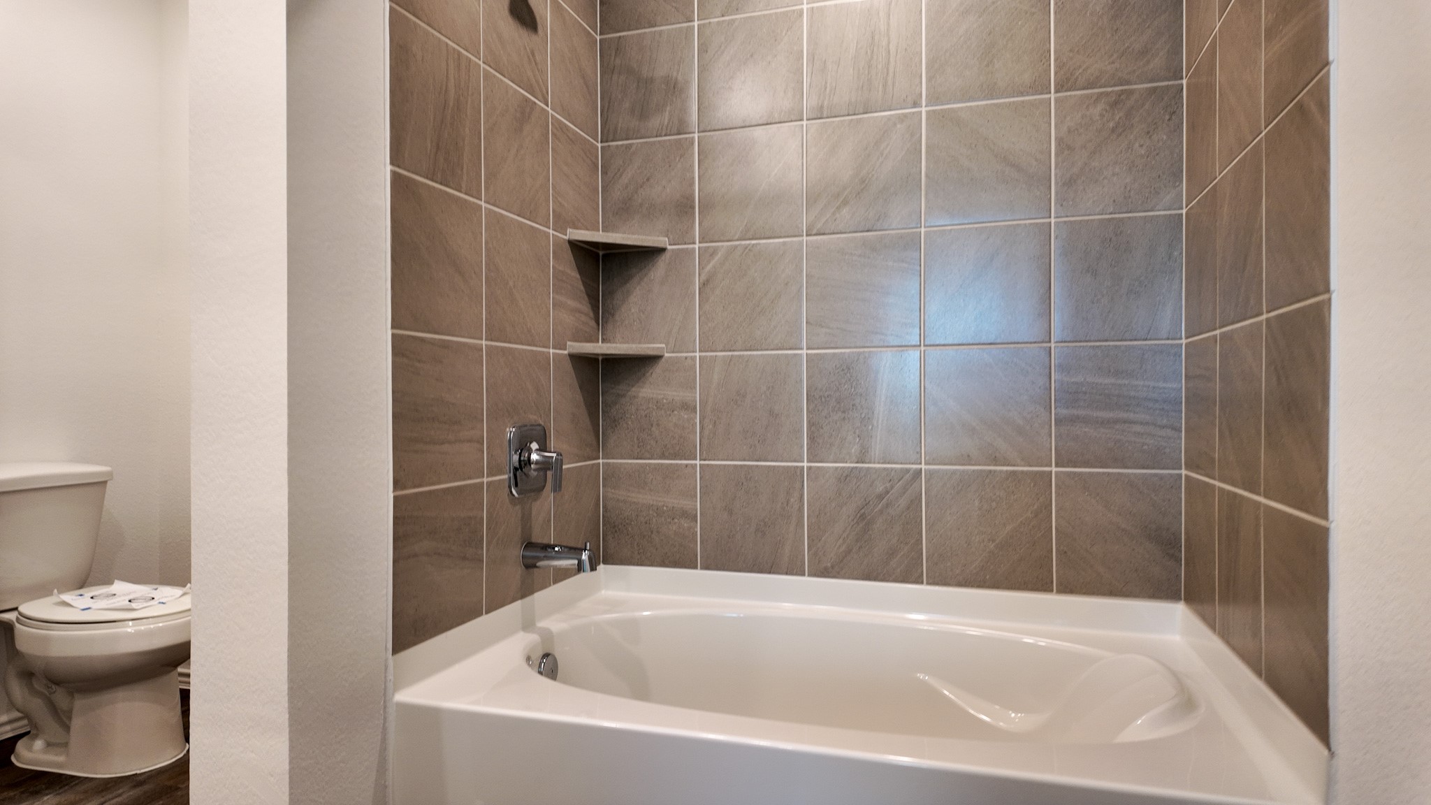 6115 Grove Of Pnes Street Spring, TX 77373 - Photo 13 of 20 Primary Bath
