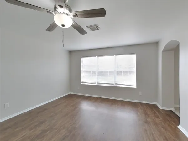 $2,039 | 5521 Rio Alamo Street, Rosharon, TX 77583