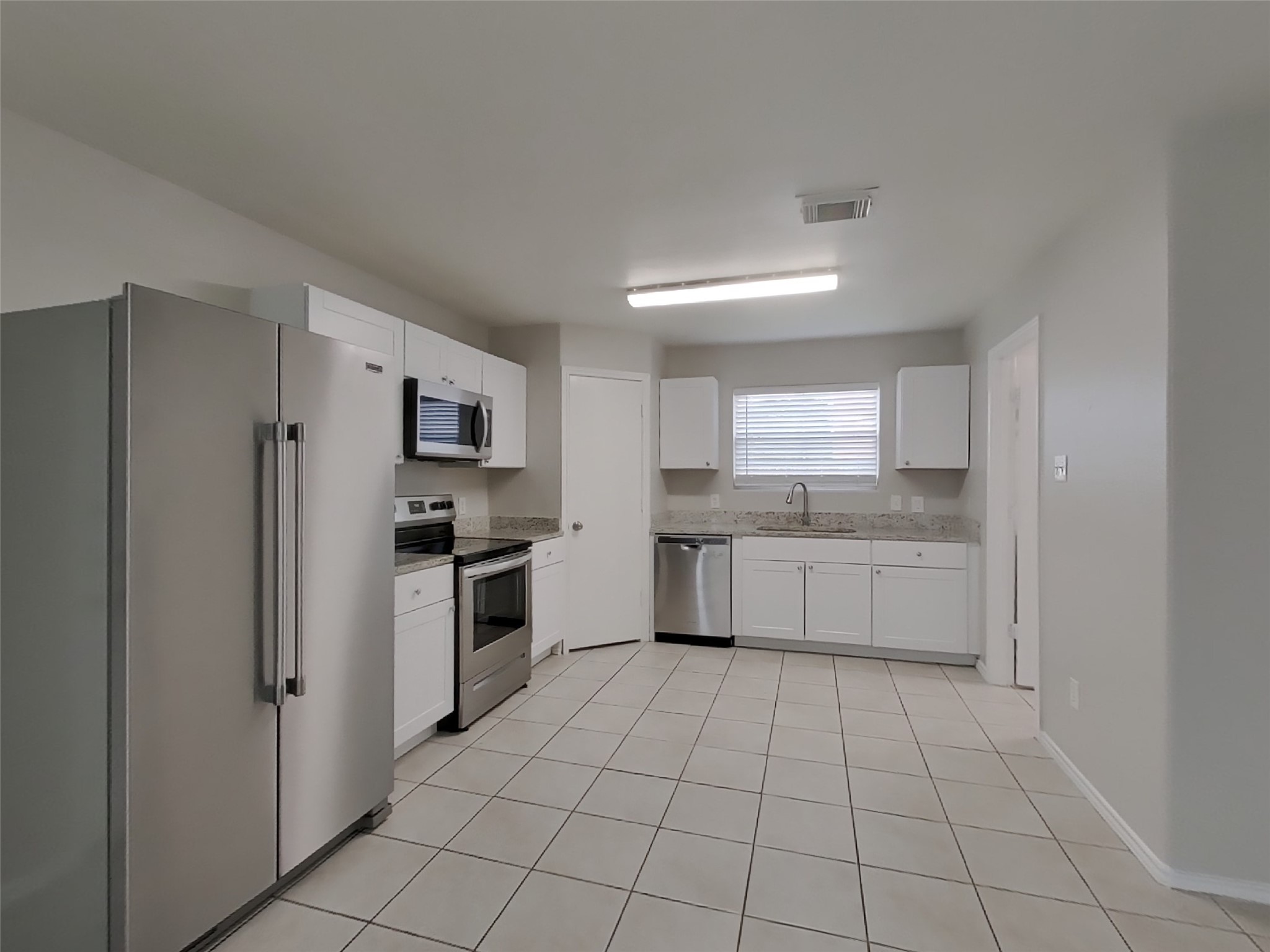 5521 Rio Alamo Street Rosharon, TX 77583 - Photo 5 of 17