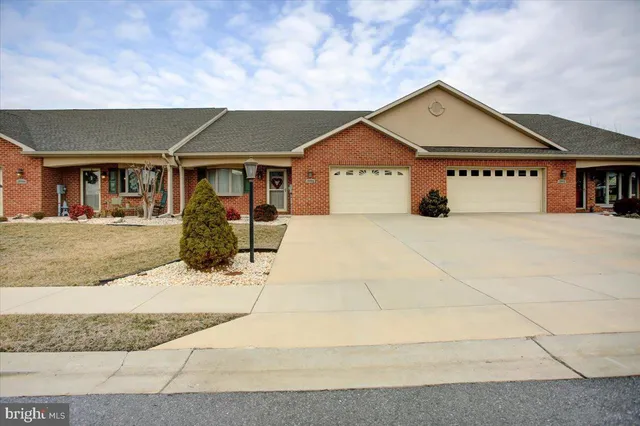 $359,900 | 19446 Sapphire Drive, Hagerstown, MD 21742
