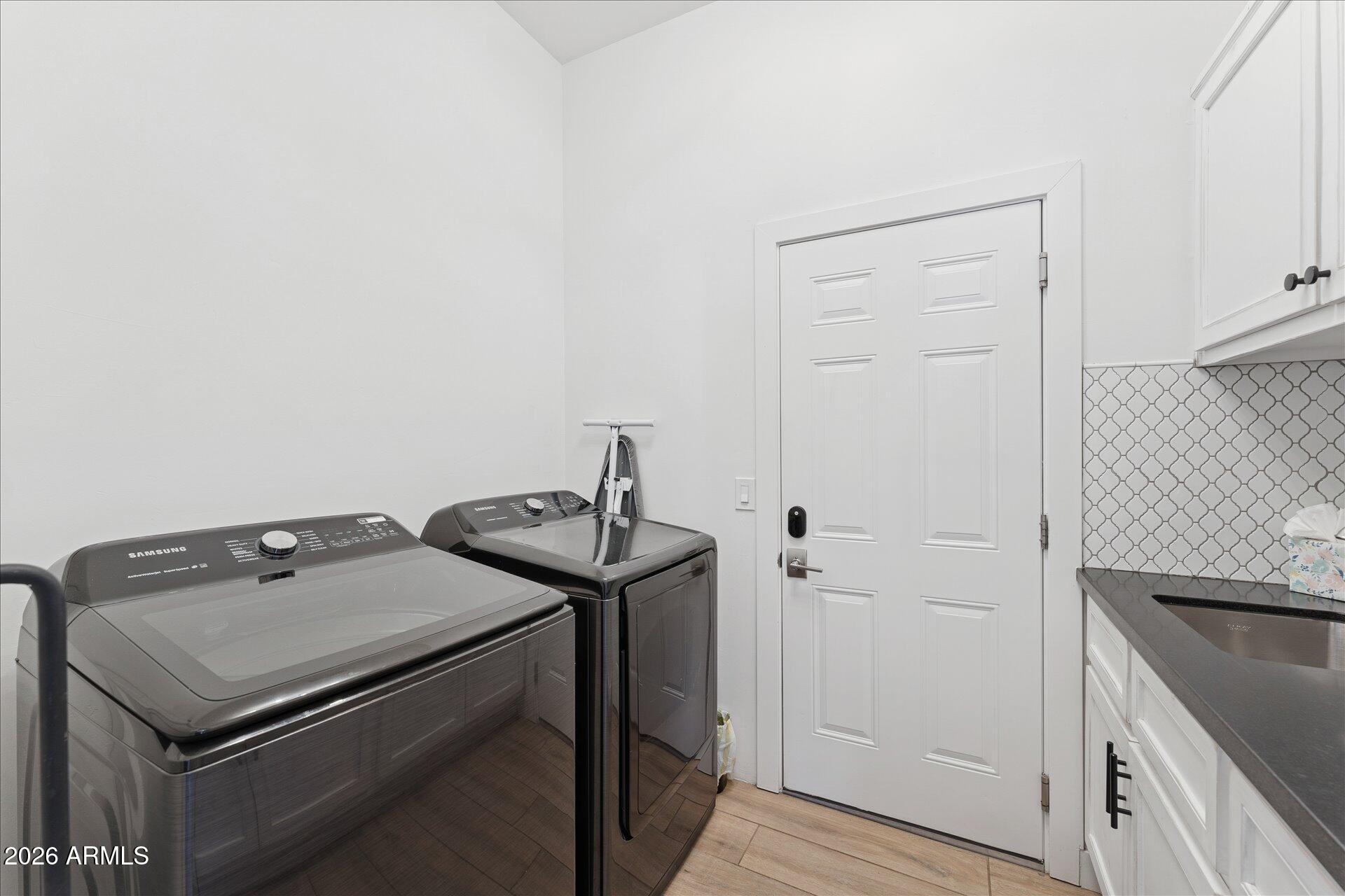 14604 East Peak View Road Scottsdale, AZ 85262 - Photo 31 of 49 31-031-laundry