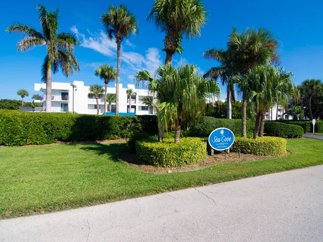 $8,500 | 1700 Ocean Drive, Unit 306, Vero Beach, FL 32963