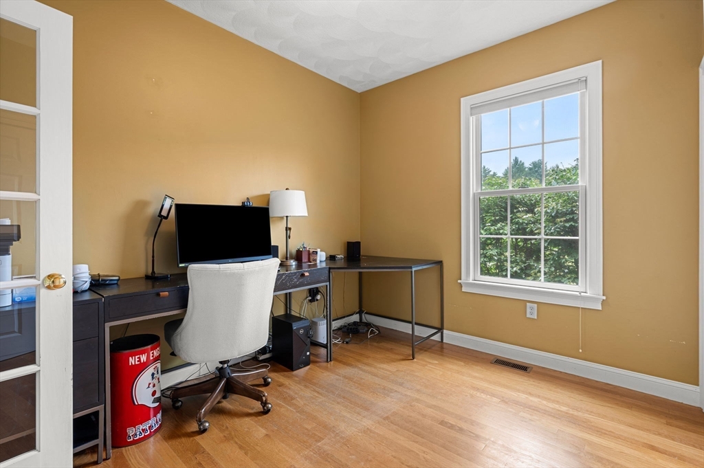 160 Wharton Row Groton, MA 01450 - Photo 19 of 42