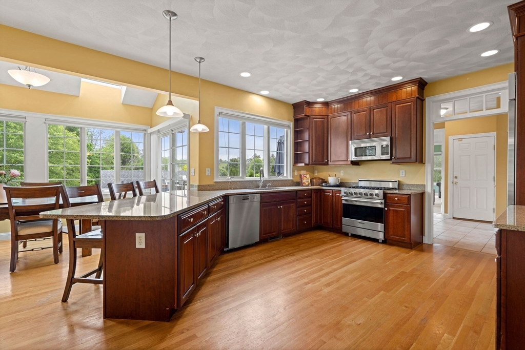 160 Wharton Row Groton, MA 01450 - Photo 4 of 42