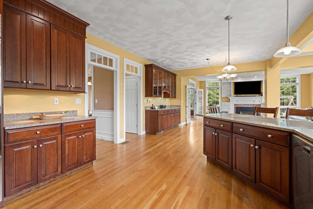 160 Wharton Row Groton, MA 01450 - Photo 7 of 42